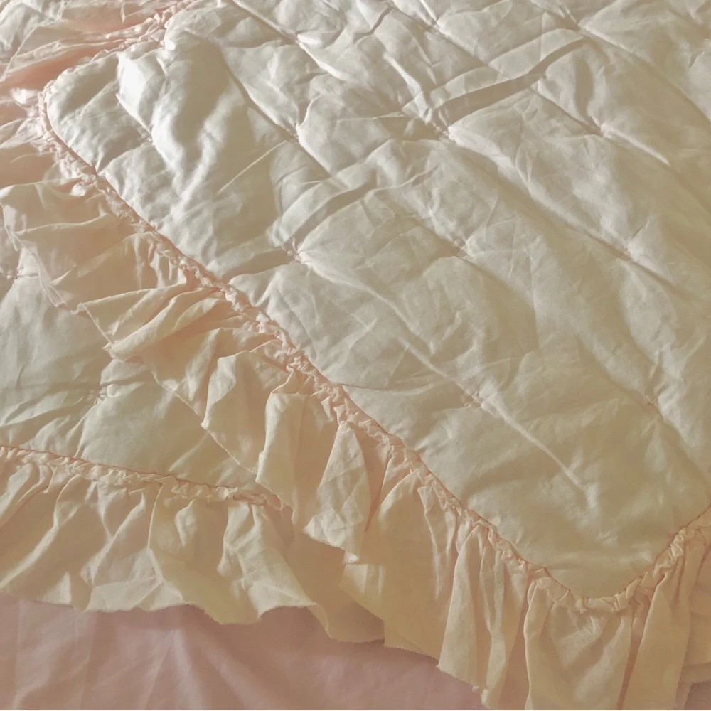 Linden Street King Comforter Wisteria Blush Pink Quilted Lightweight Romantic￼ ￼